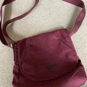 Keen handbag, cranberry color